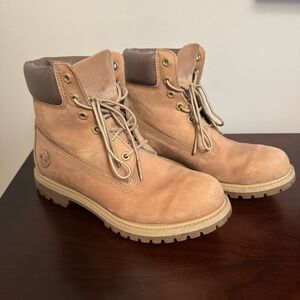 Timberland 6” Leather Boot Women’s Size 9
